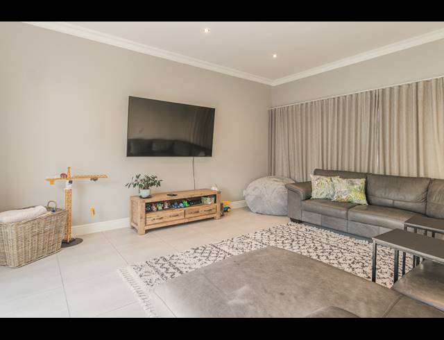 4 BEDROOM FREEHOLD FOR SALE IN PARKLANDS NORTH